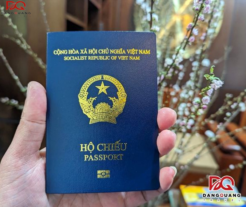 Nhận hộ chiếu tại nhà